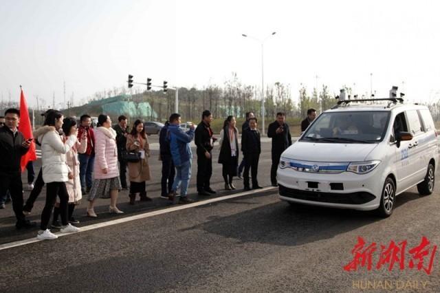 網絡名人看湖南丨湘江新區探秘智能網聯“黑科技” 湖南智能服務駛入快車道